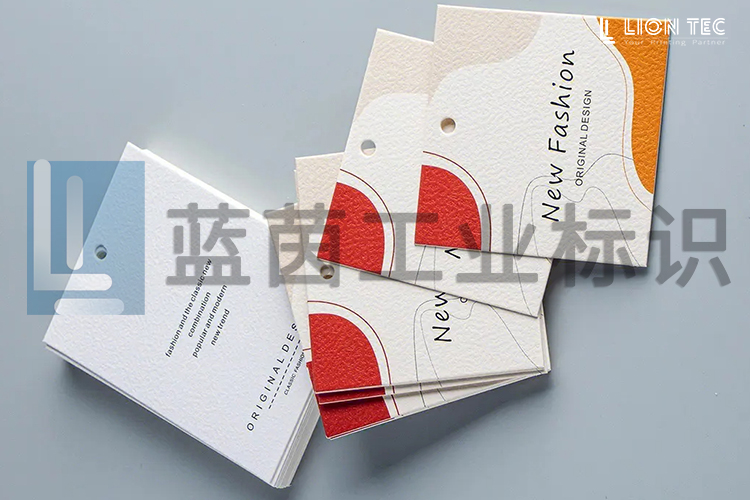 UV噴碼機革新服裝吊牌與卡片標識應用：更清晰 更快捷！