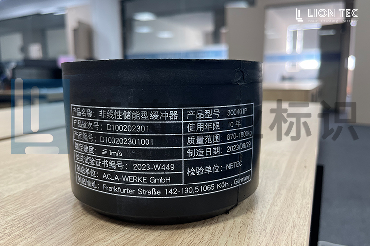 曲面、彎曲無難度!圓弧面UV噴碼機助力高端制造業