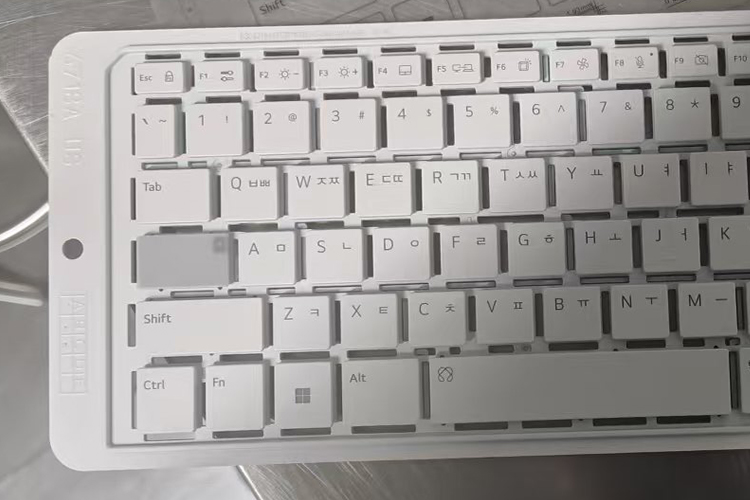 告別傳統遮光弊端，UV 噴碼機重塑產品涂黑工藝